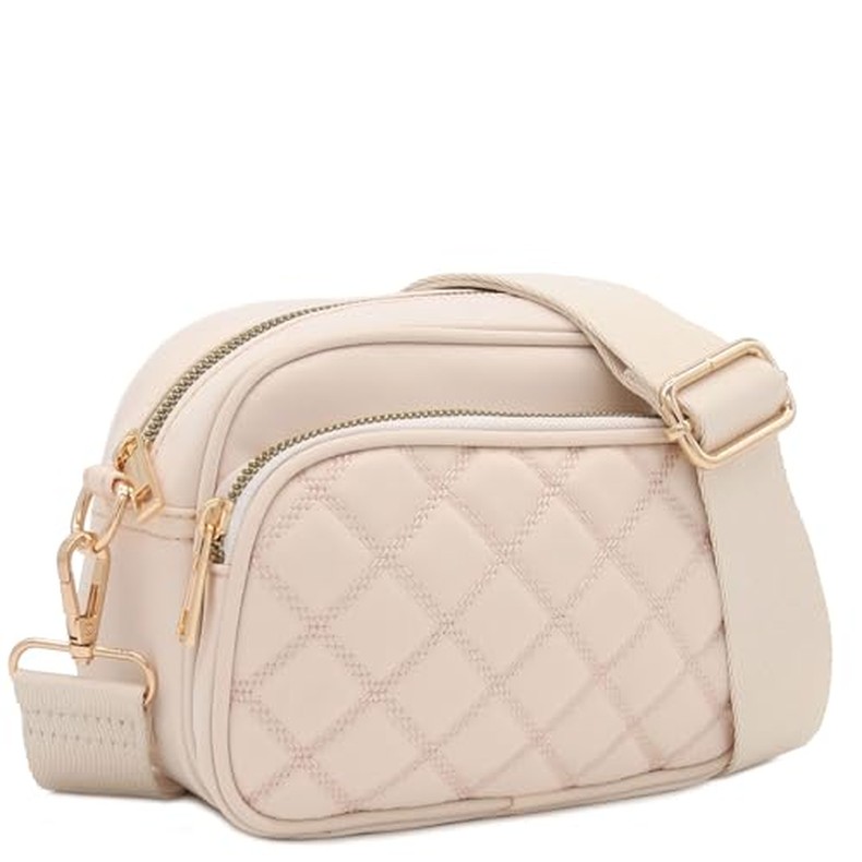Quilted Nylon Crossbody Bag with Wide Strap FashionPuzzle 绗缝尼龙斜挎包配宽肩带 detail
