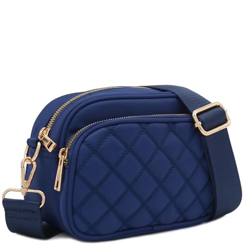 Quilted Nylon Crossbody Bag with Wide Strap FashionPuzzle 绗缝尼龙斜挎包配宽肩带 detail